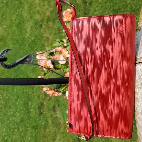 💥💥SOLD💥LOUIS VUITTON EPI POCHETTE - Picture 1 of 12